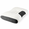 Almohada cervical ergonómica blanca con paneles oscuros sobre fondo blanco