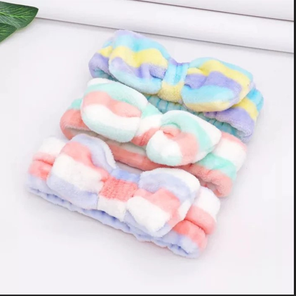 Balacas de colores pastel con lazos