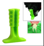 Cepillo dental verde para perros y demostración de uso