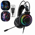 Diadema gamer negra con iluminación RGB, micrófono flexible y conector USB